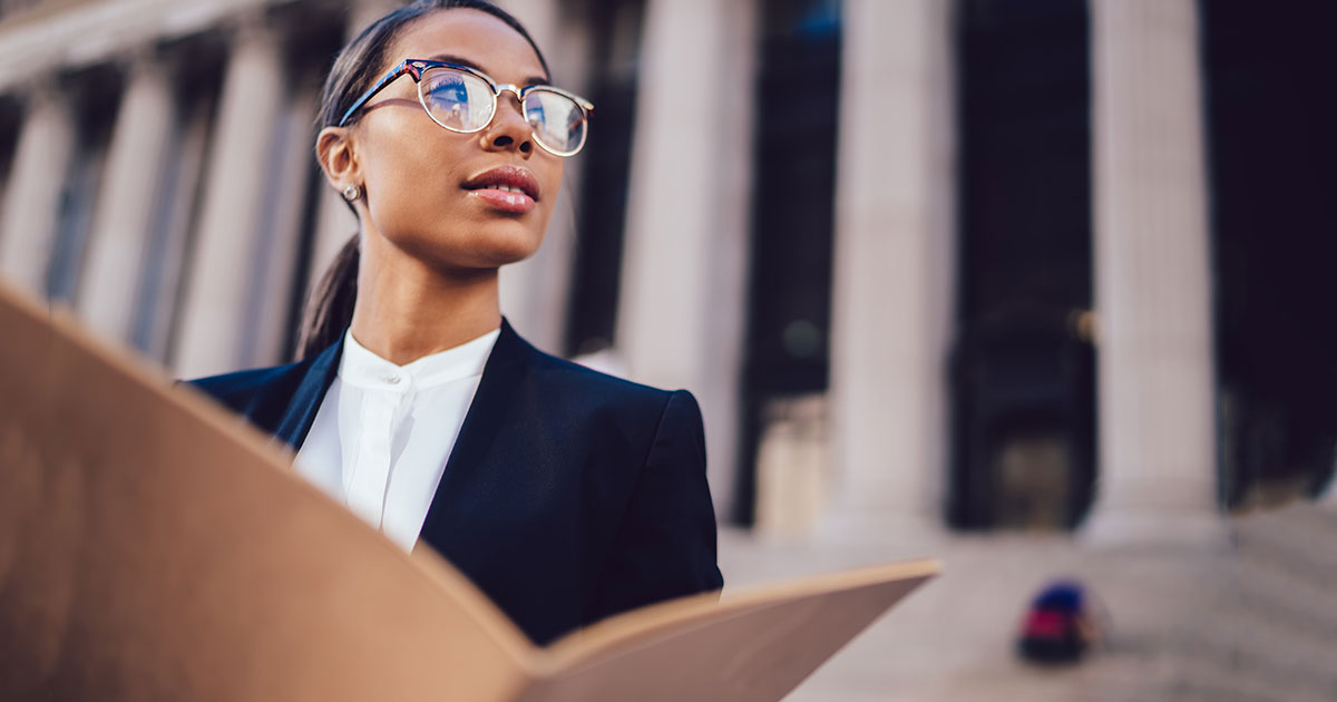 https-www-wisbar-org-sitecollectionimages-wisbarnews-lawyer-woman-courthouse-file-thoughtful-1200x630-jpg